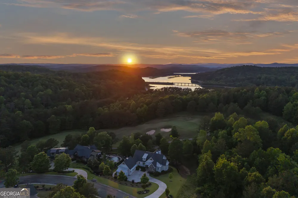 1634 Currahee Club DR Toccoa, GA 30577