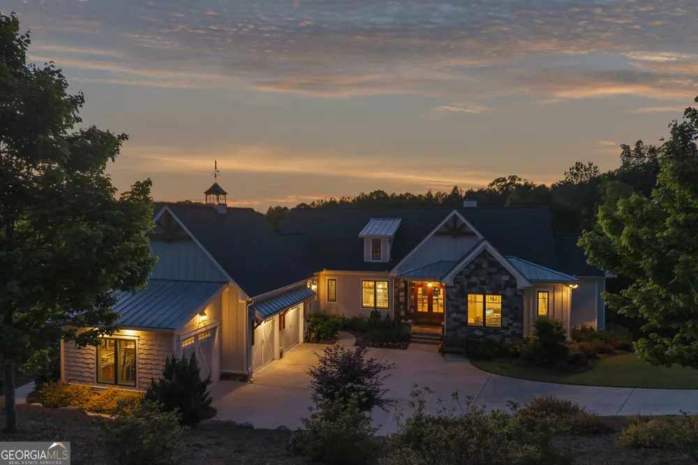 1634 Currahee Club DR Toccoa, GA 30577