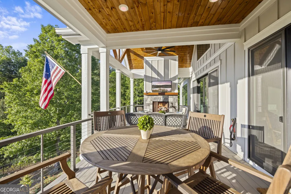 1634 Currahee Club DR Toccoa, GA 30577