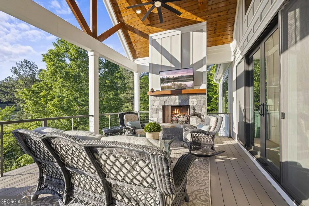 1634 Currahee Club DR Toccoa, GA 30577