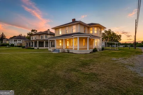 158 Hand AVE W