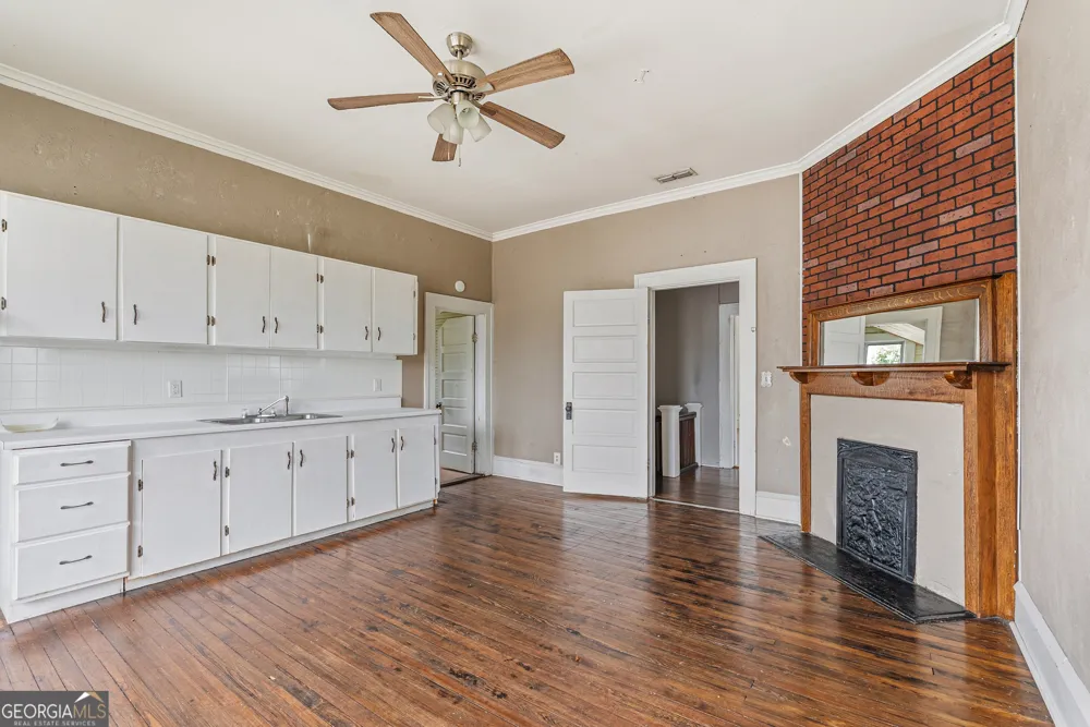 158 Hand AVE W Pelham, GA 31779