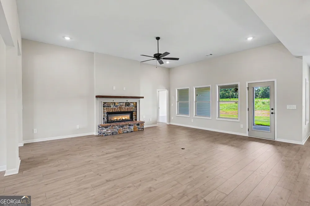 355 Merrybrook RD Williamson, GA 30292