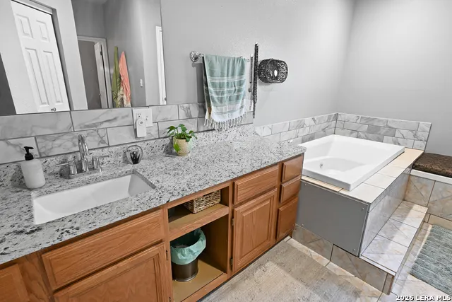 713 Lake Forest Rd. Pipe Creek, TX 78063