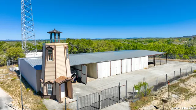 713 Lake Forest Rd. Pipe Creek, TX 78063