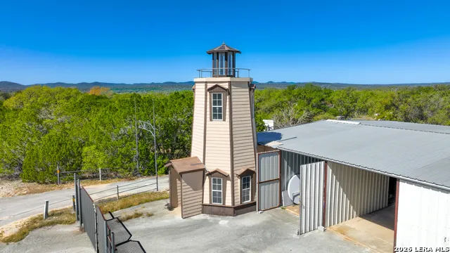 713 Lake Forest Rd. Pipe Creek, TX 78063