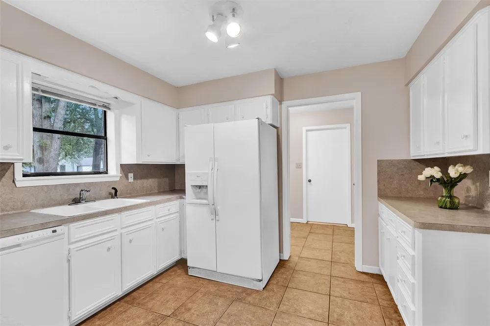 105 Seminole Drive New Ulm, TX 78950