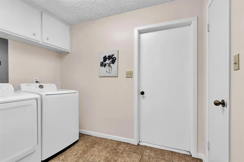 105 Seminole Drive New Ulm, TX 78950