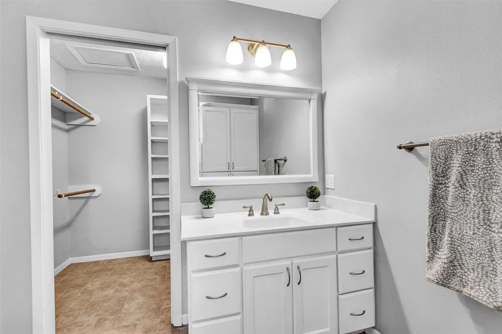 105 Seminole Drive New Ulm, TX 78950