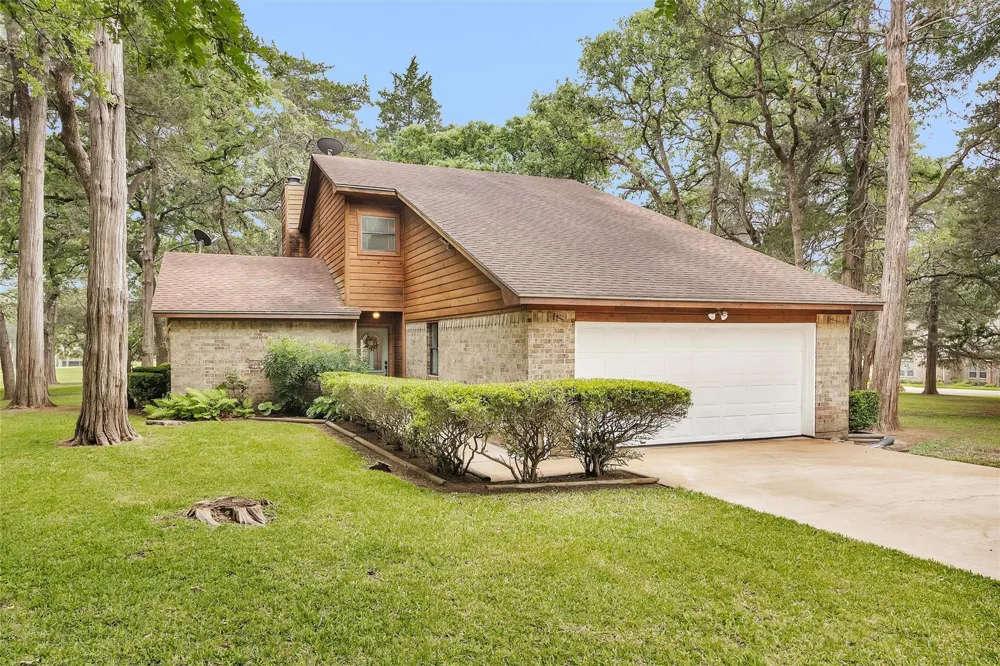 105 Seminole Drive New Ulm, TX 78950
