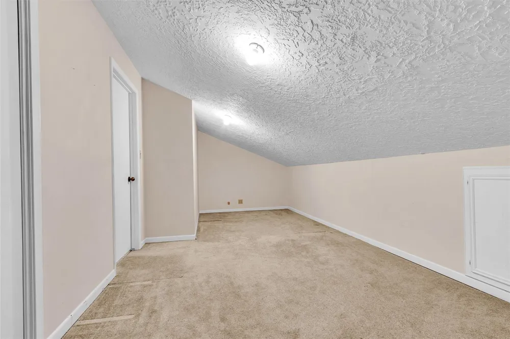 105 Seminole Drive New Ulm, TX 78950