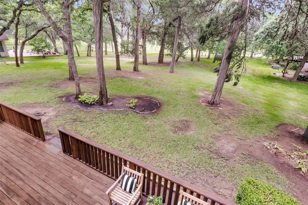 105 Seminole Drive New Ulm, TX 78950