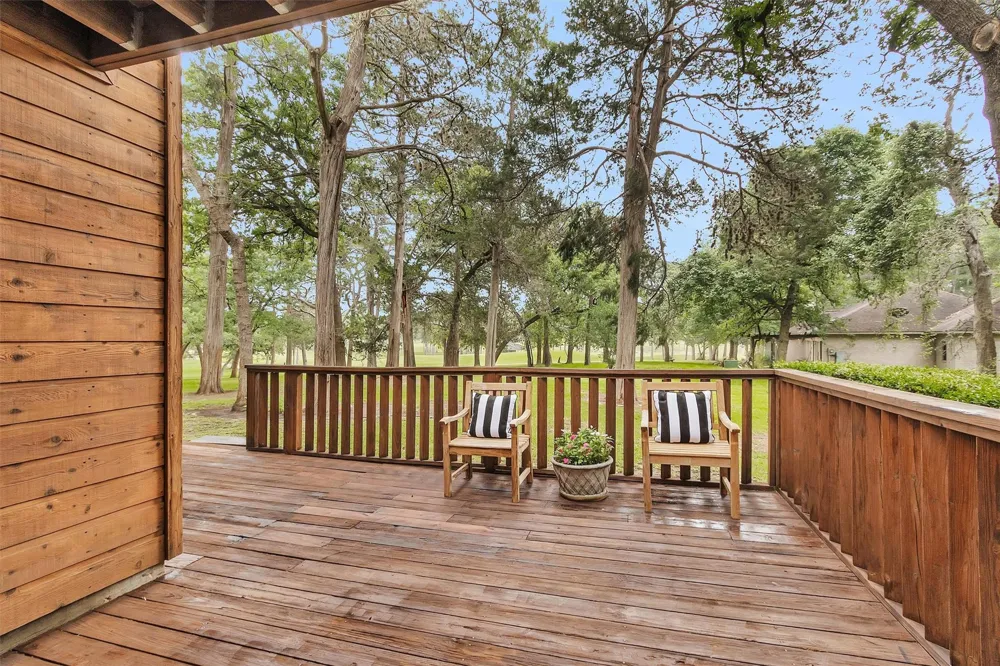 105 Seminole Drive New Ulm, TX 78950