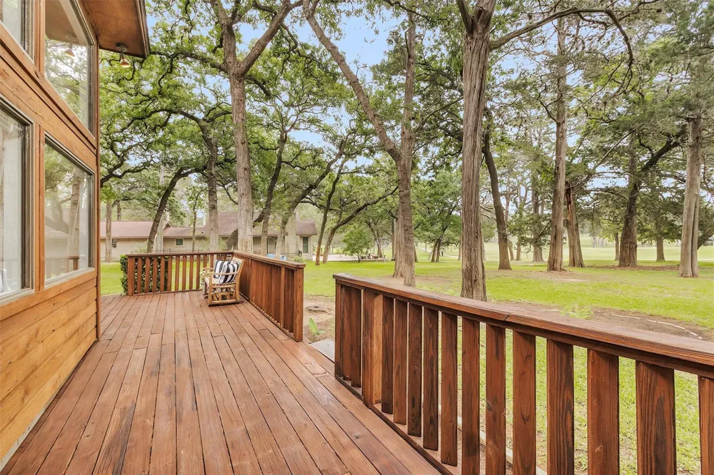 105 Seminole Drive New Ulm, TX 78950