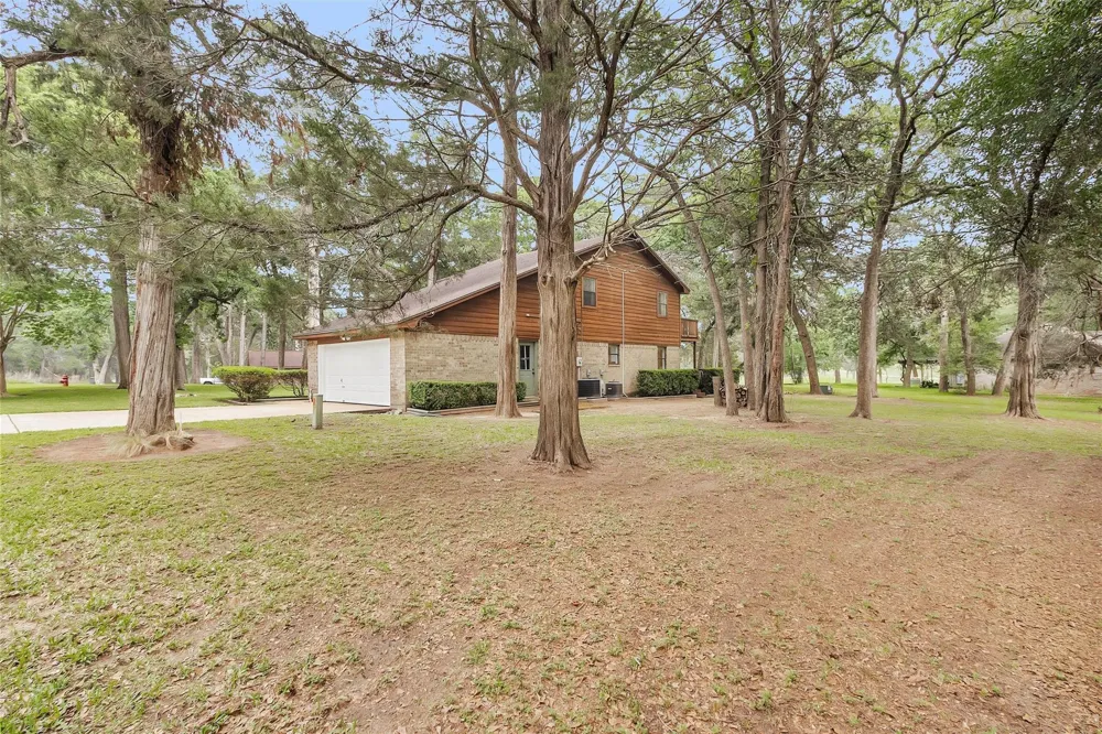 105 Seminole Drive New Ulm, TX 78950