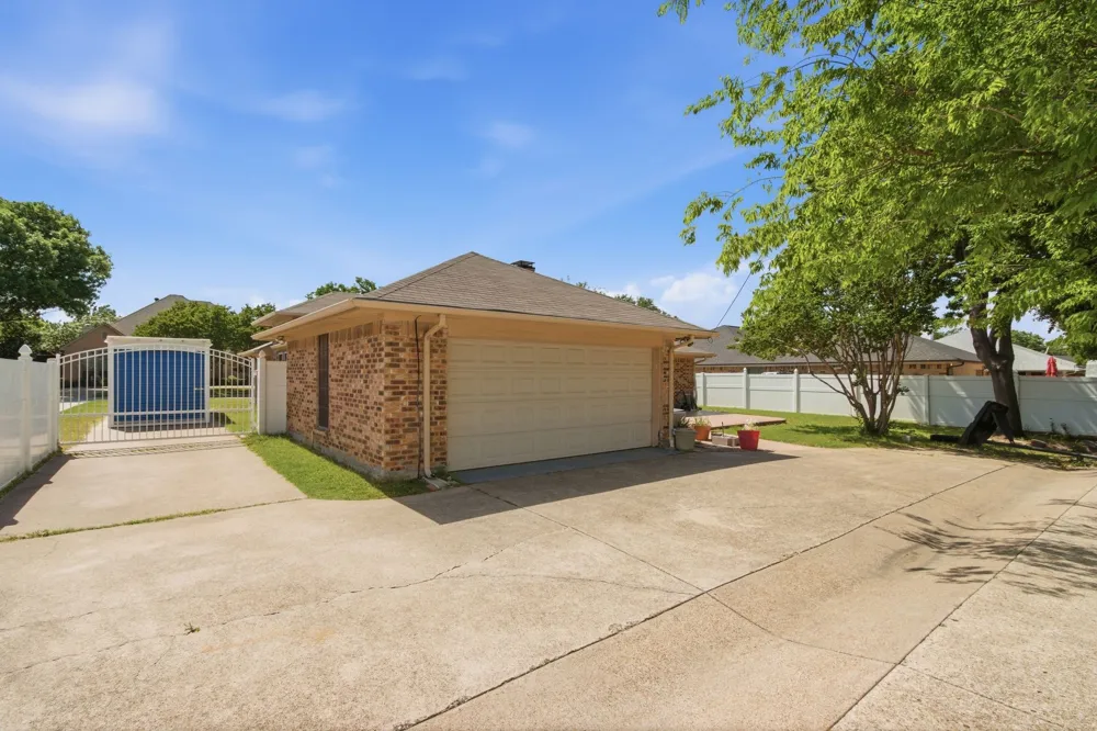 638 Park Lane Highland Village, TX 75077