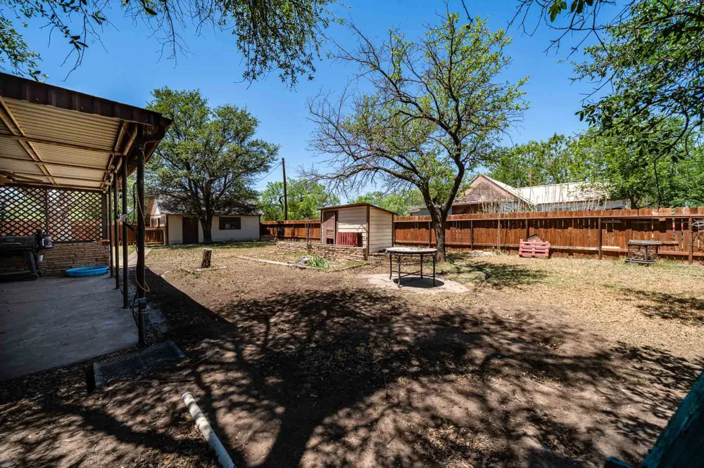514 W Lake Drive Hamlin, TX 79520
