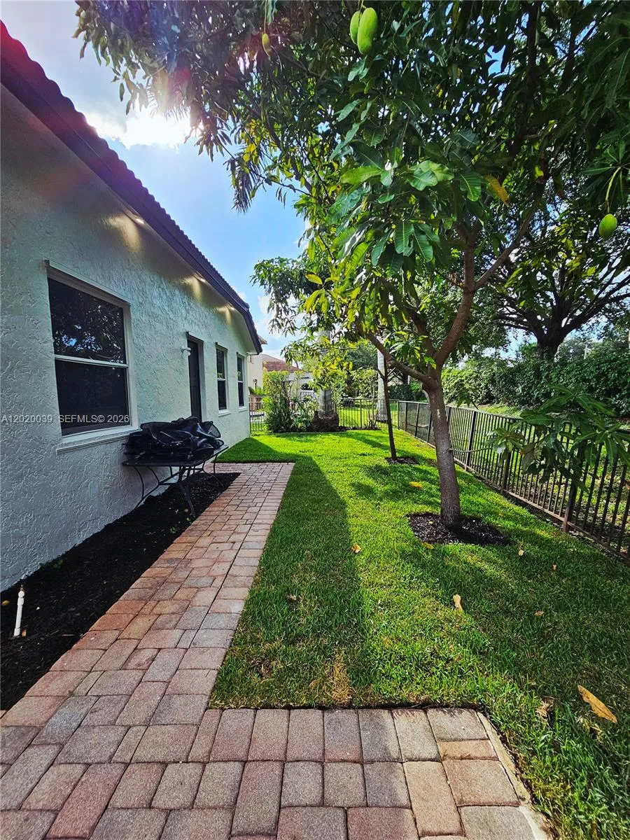 18951 SW 30th St Miramar, FL 33029