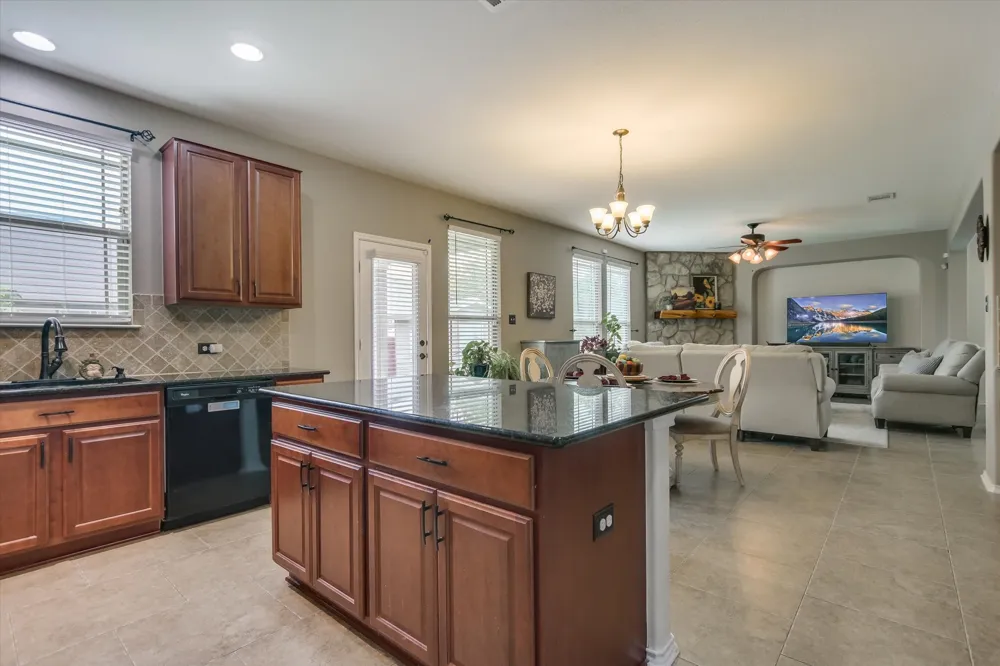 112 Pauline Cove Kyle, TX 78640