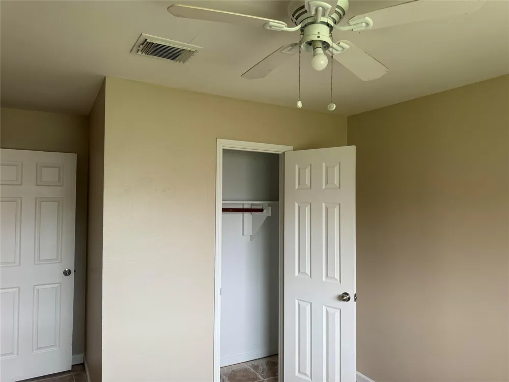 4907 Redfish Reef Drive Bacliff, TX 77518