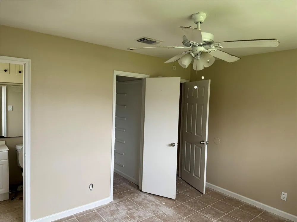 4907 Redfish Reef Drive Bacliff, TX 77518