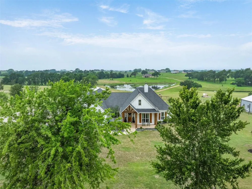 9075 Loop Road Bellville, TX 77418