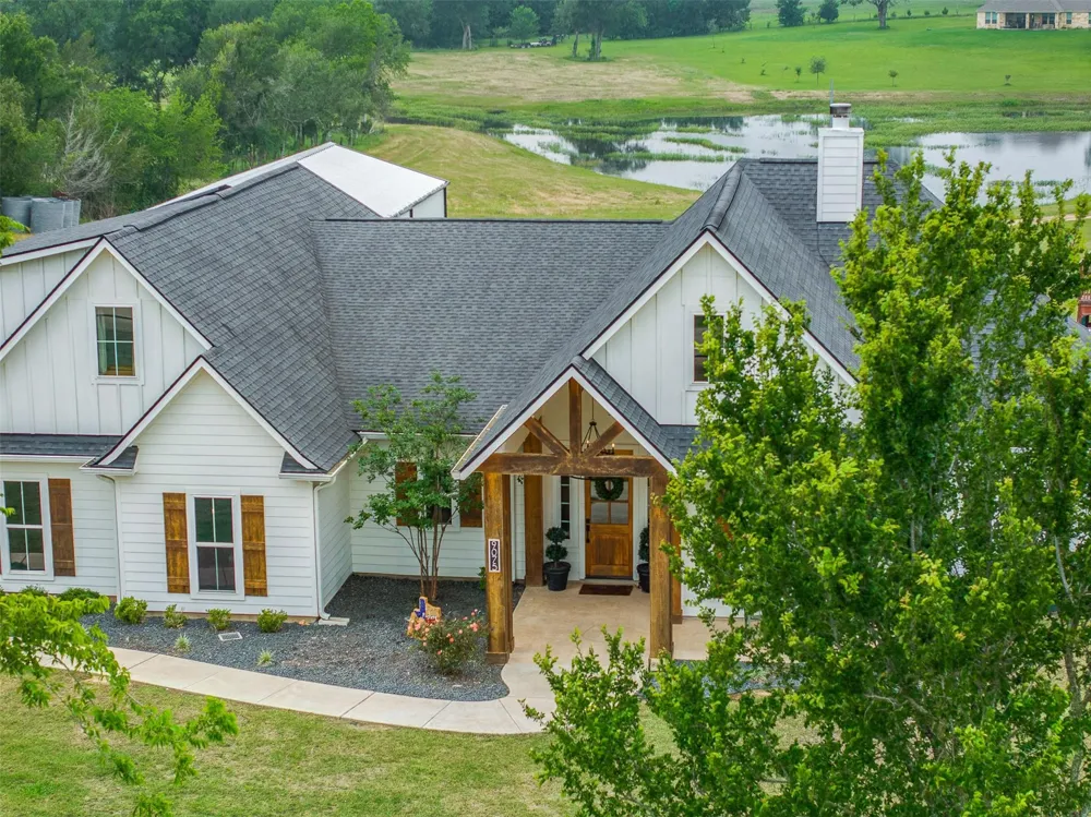 9075 Loop Road Bellville, TX 77418