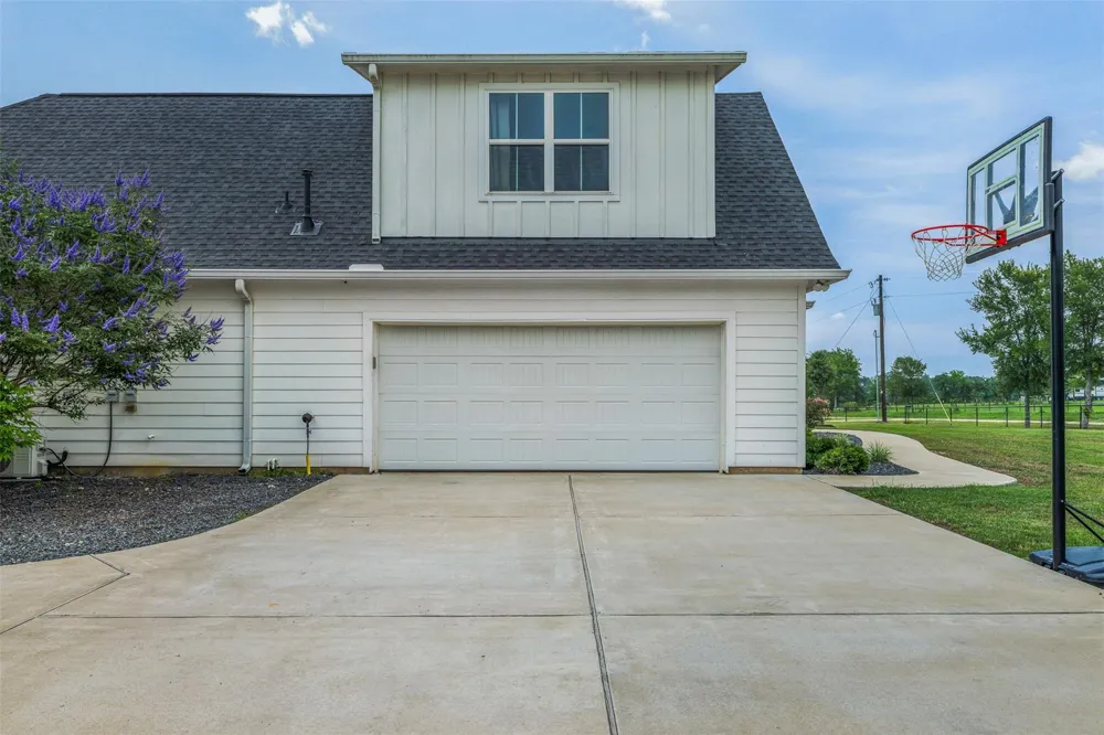 9075 Loop Road Bellville, TX 77418