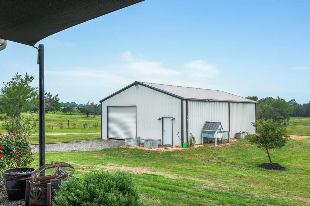 9075 Loop Road Bellville, TX 77418