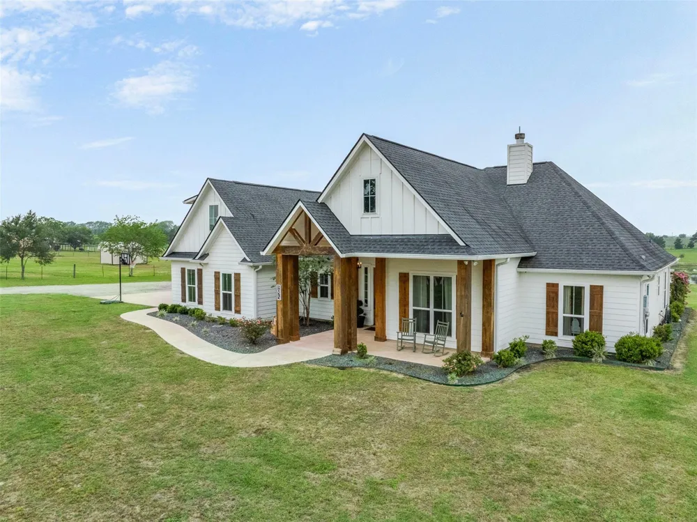 9075 Loop Road Bellville, TX 77418