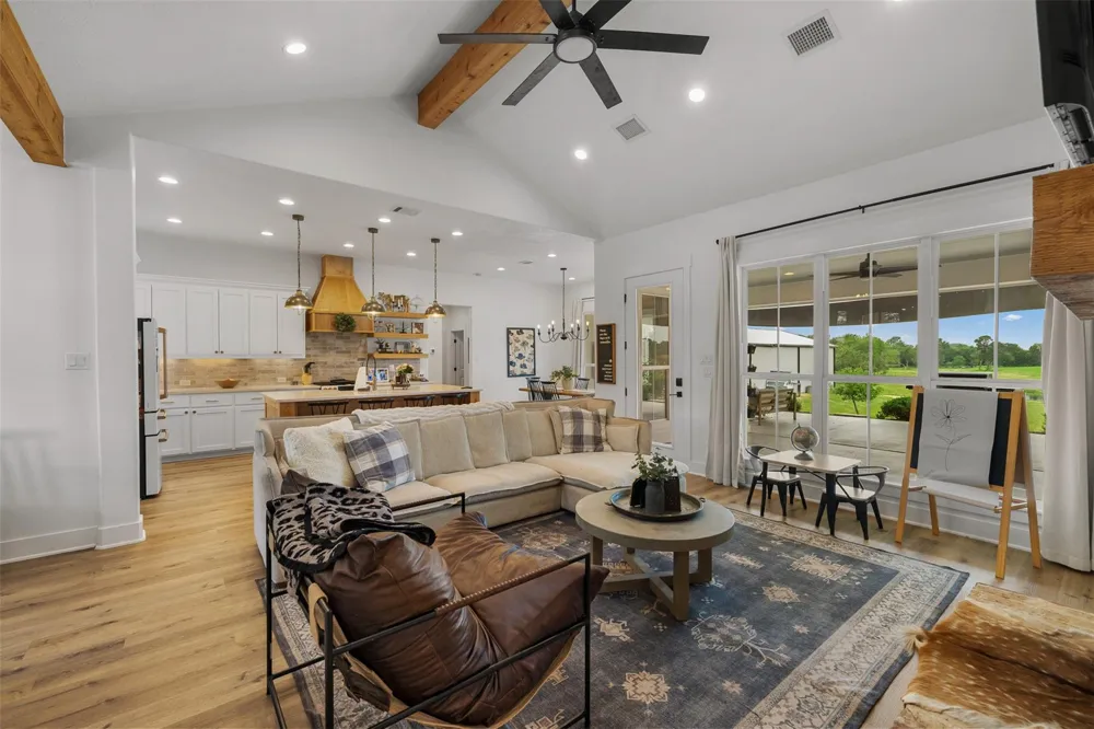 9075 Loop Road Bellville, TX 77418