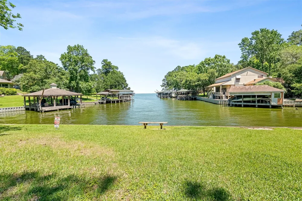 10 Lost Circle Coldspring, TX 77331