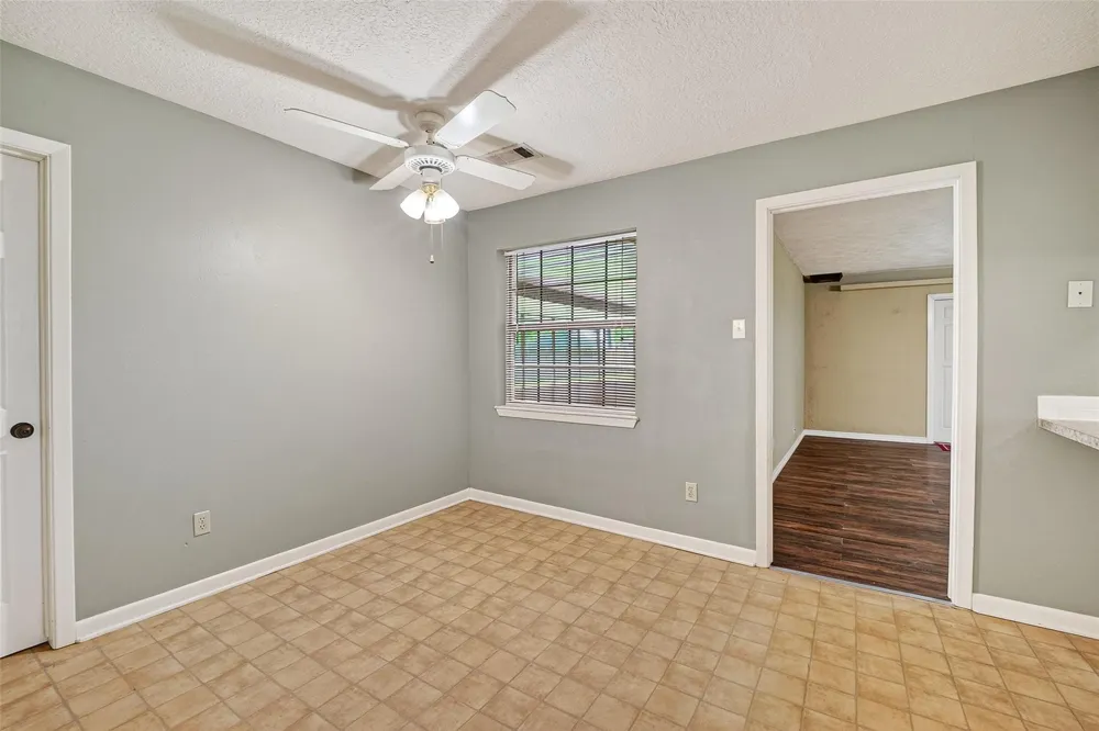 210 Woodhaven Street Highlands, TX 77562