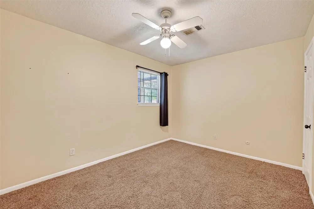 210 Woodhaven Street Highlands, TX 77562