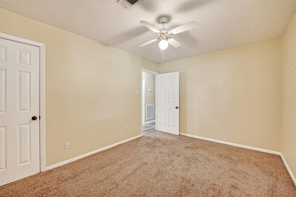 210 Woodhaven Street Highlands, TX 77562