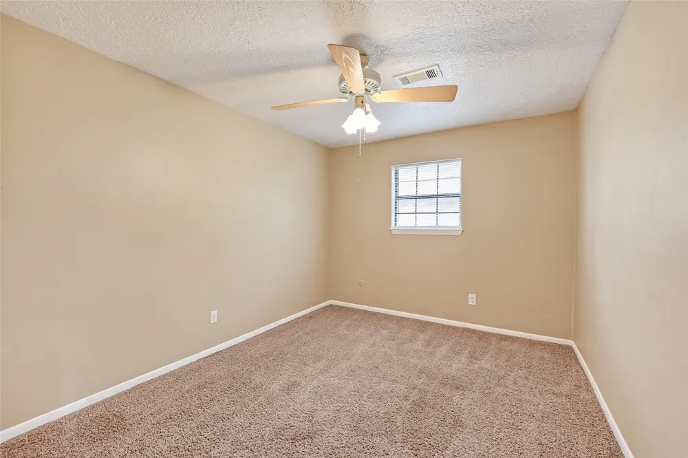 210 Woodhaven Street Highlands, TX 77562