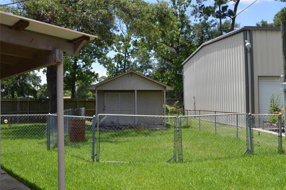 210 Woodhaven Street Highlands, TX 77562
