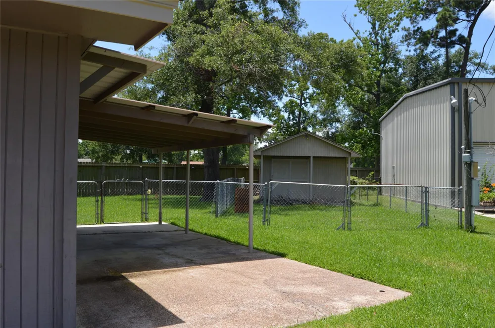 210 Woodhaven Street Highlands, TX 77562