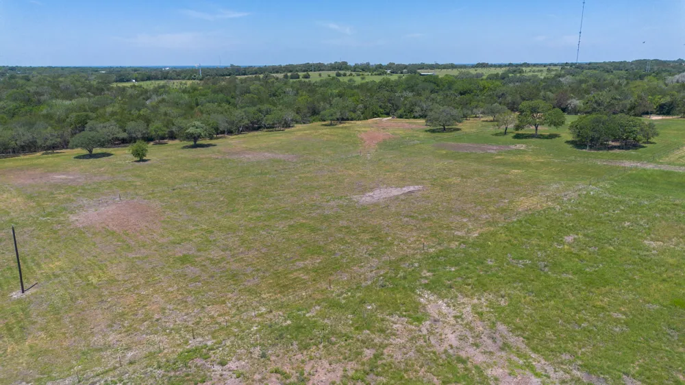 2088 Baca Loop Flatonia, TX 78941