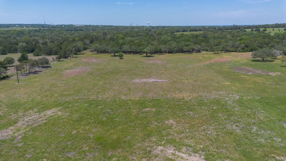 2088 Baca Loop Flatonia, TX 78941