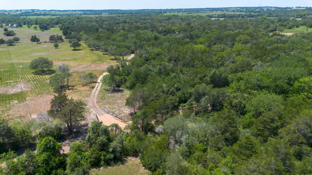 2088 Baca Loop Flatonia, TX 78941