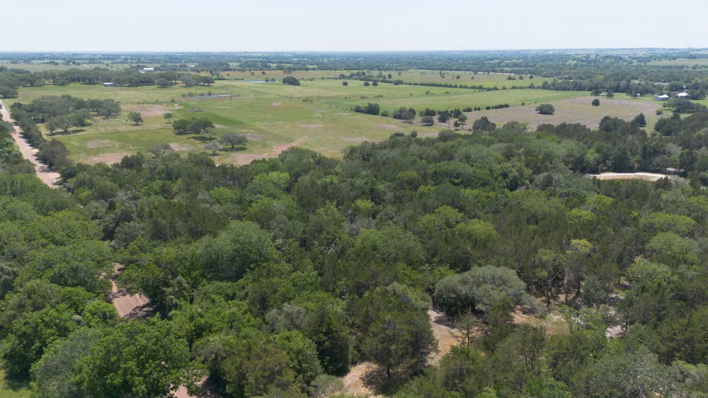 2088 Baca Loop Flatonia, TX 78941