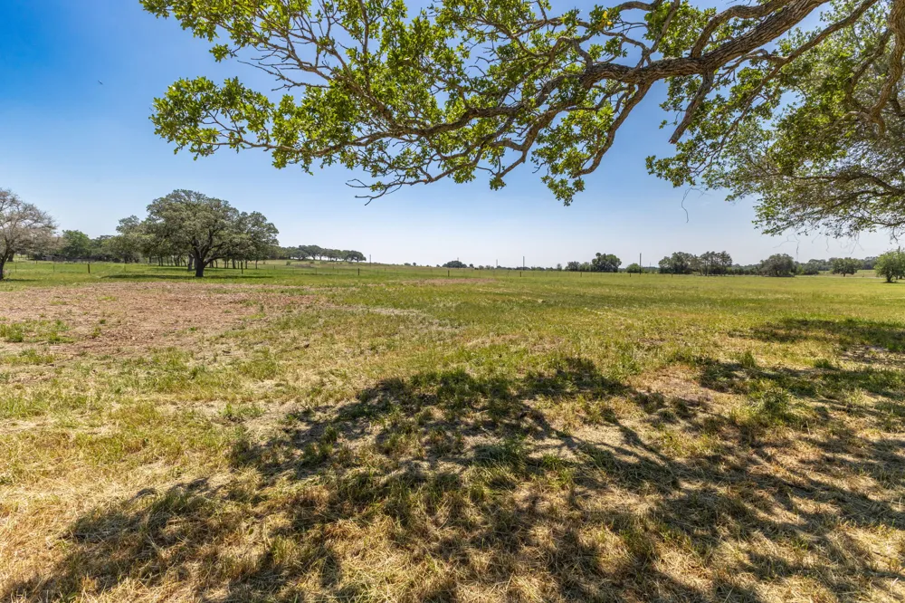 2088 Baca Loop Flatonia, TX 78941