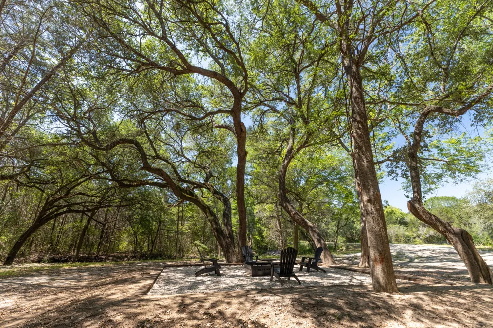 2088 Baca Loop Flatonia, TX 78941
