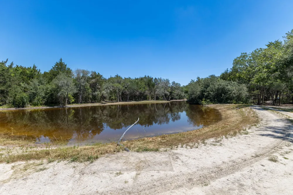 2088 Baca Loop Flatonia, TX 78941