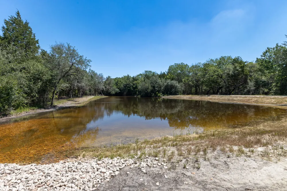 2088 Baca Loop Flatonia, TX 78941
