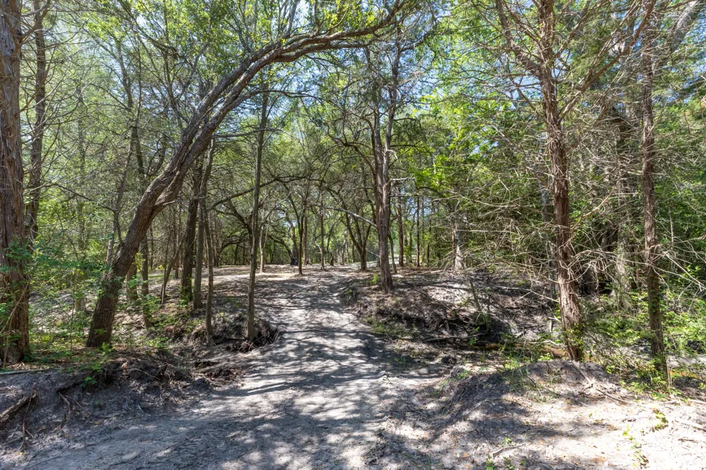 2088 Baca Loop Flatonia, TX 78941
