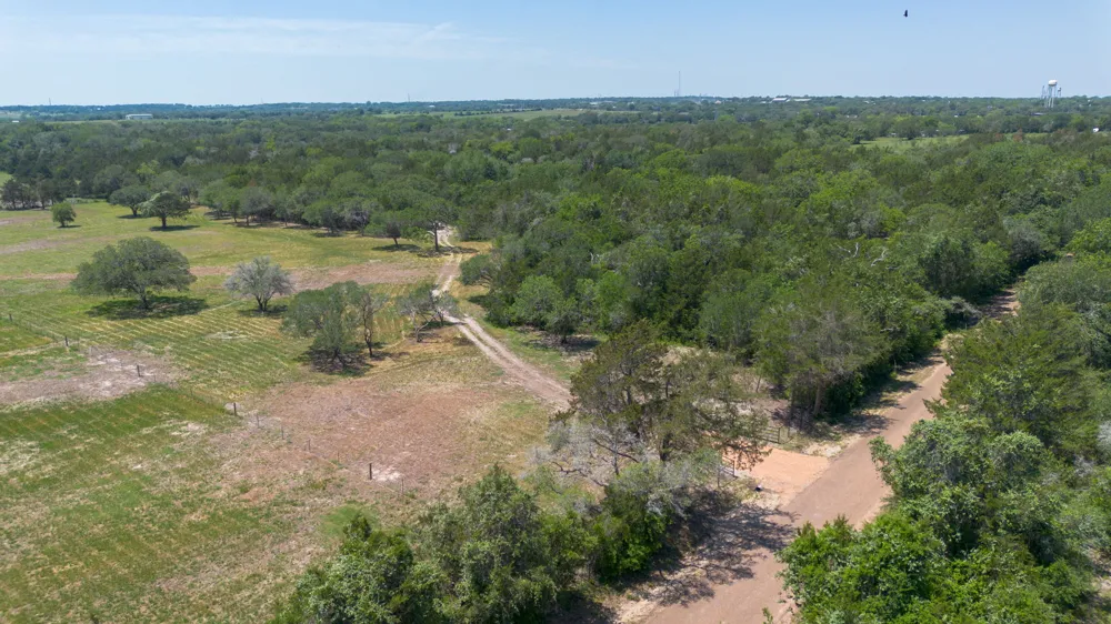 2088 Baca Loop Flatonia, TX 78941