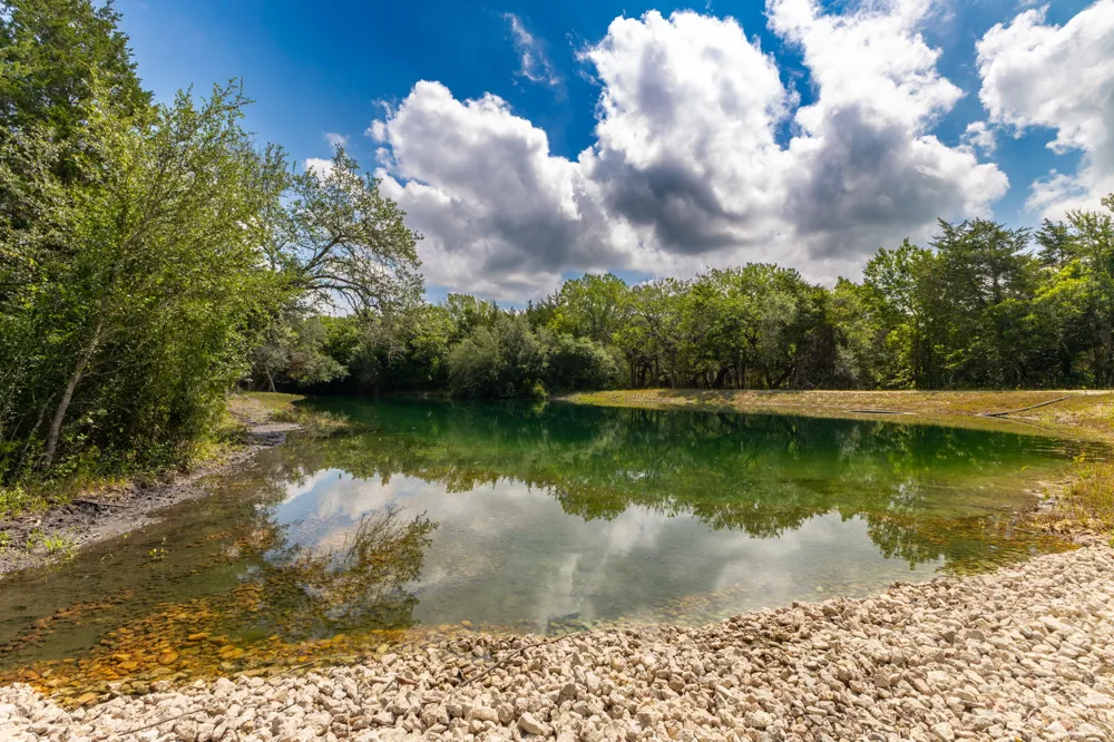 2088 Baca Loop Flatonia, TX 78941