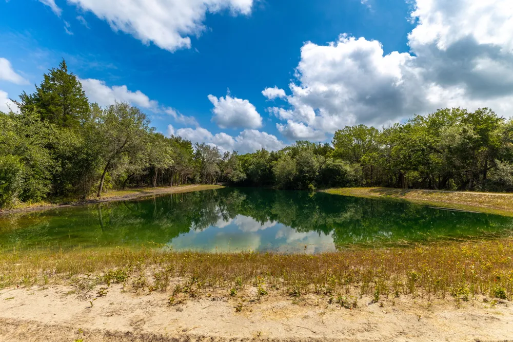 2088 Baca Loop Flatonia, TX 78941
